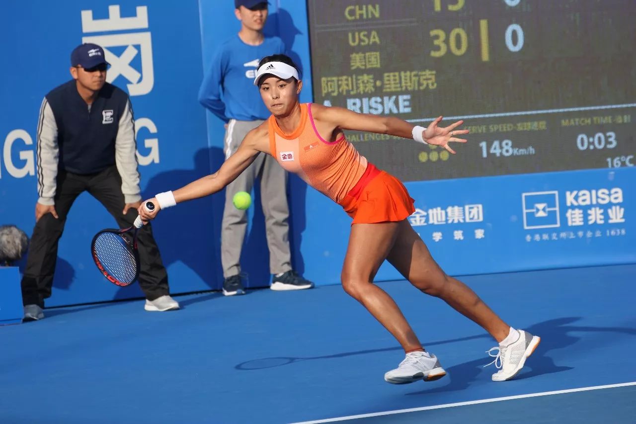 而更令人惊 而更令人惊