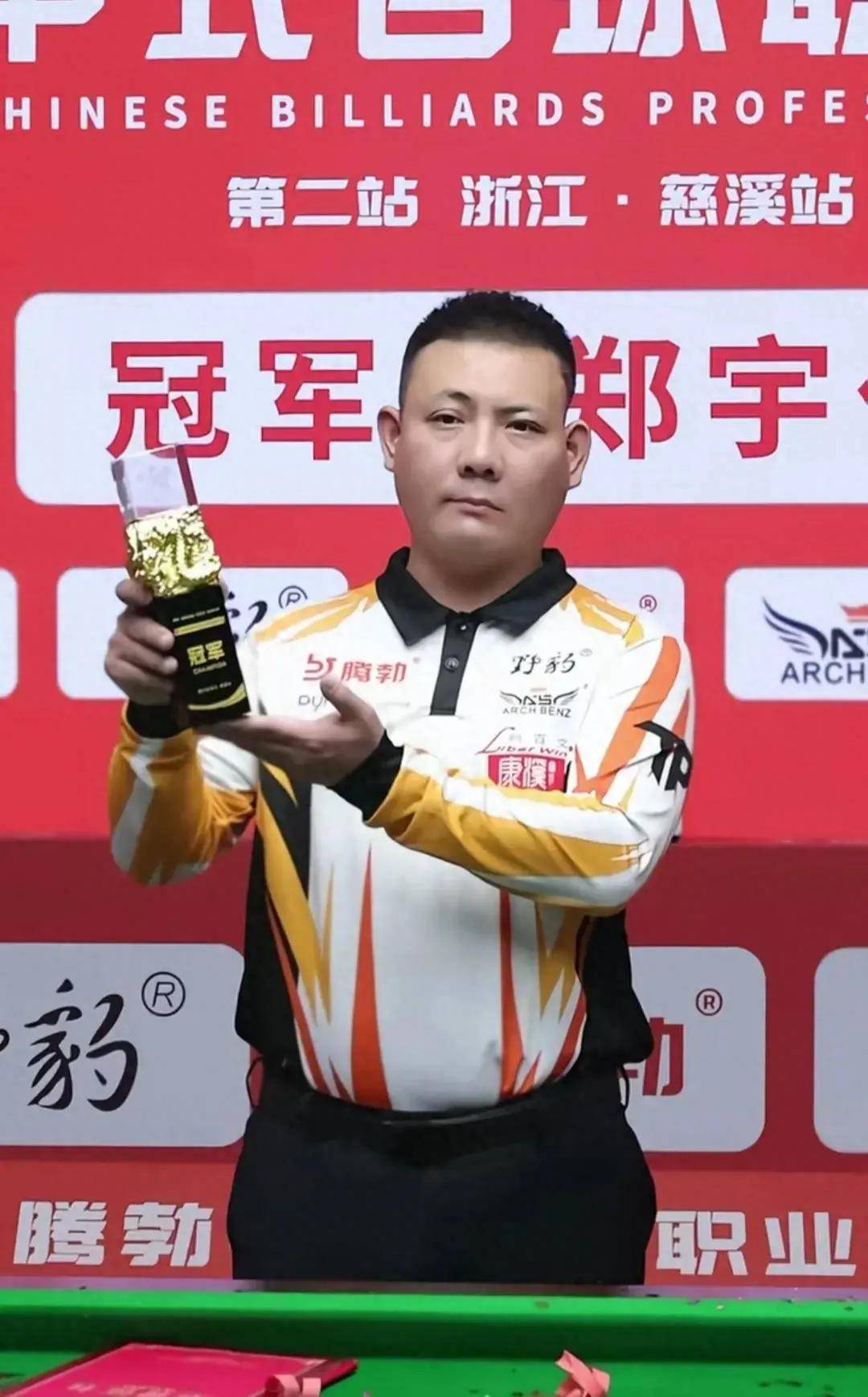 驶的钢铁装 驶的钢铁装